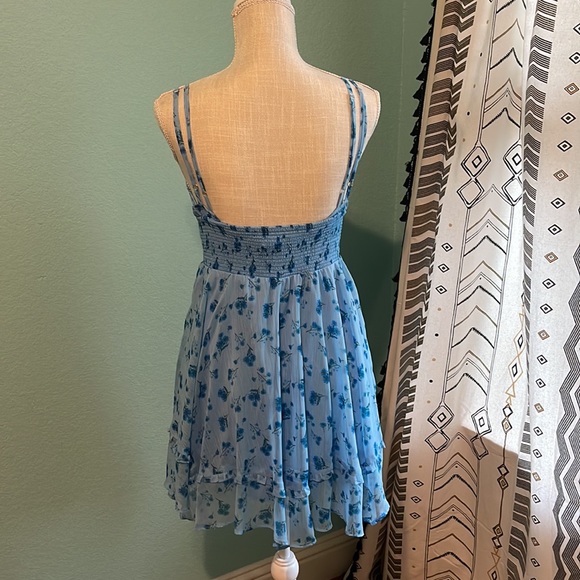 ☀️ Urban Outfitters Summer Dress Blue Flowery VNeck Cinched Medium Fits S - Picture 5 of 12